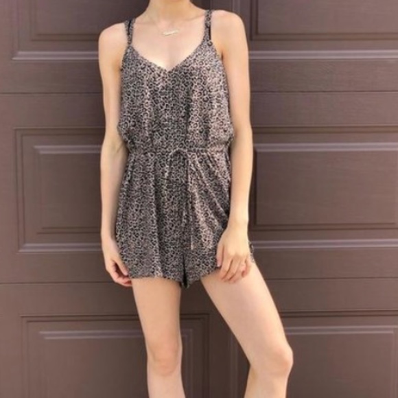 Leopard Print Romper - Picture 4 of 8